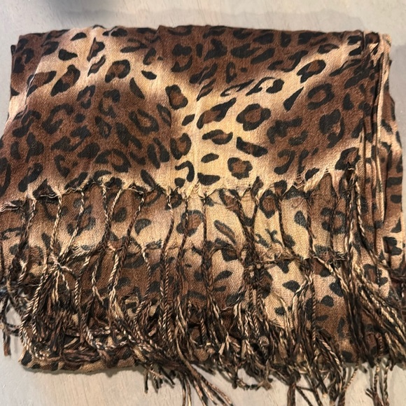 Leopard print scarf - animal print - Picture 3 of 4
